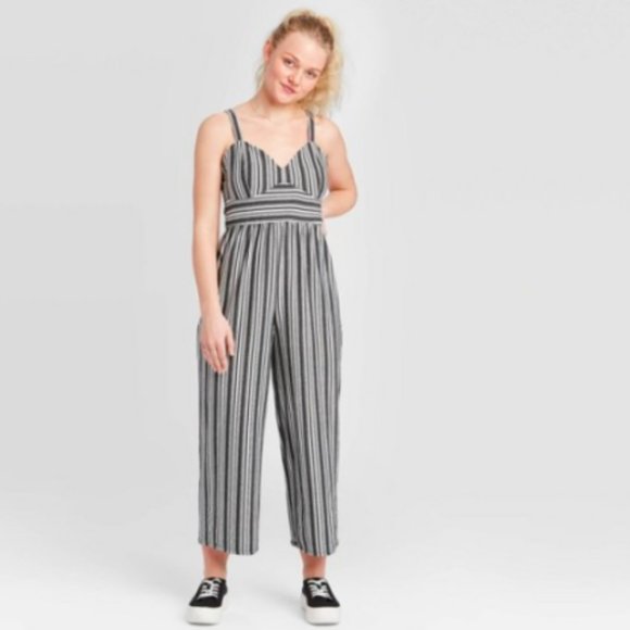 NWT B&W Striped Sleeveless V-Neck Jumpsuit Romper - Picture 2 of 5